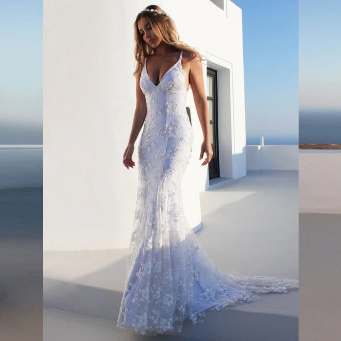 What style of wedding dress is suitable for the beach?