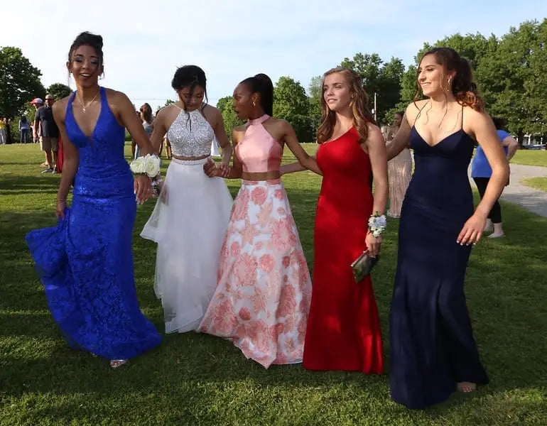 Gorgeous and Glamous Prom Dresses in Christmas with Affordable Prices ...