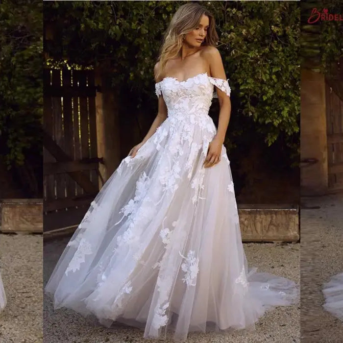 Selected lace wedding gowns and dresses are highly recommended. Bridelily will create a dreamy wedding look for you.
