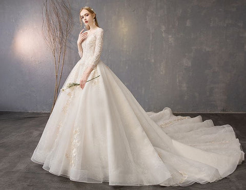 THE BRIDELILY’S GUIDE TO FINDING THE PERFECT WEDDING DRESS Ⅰ