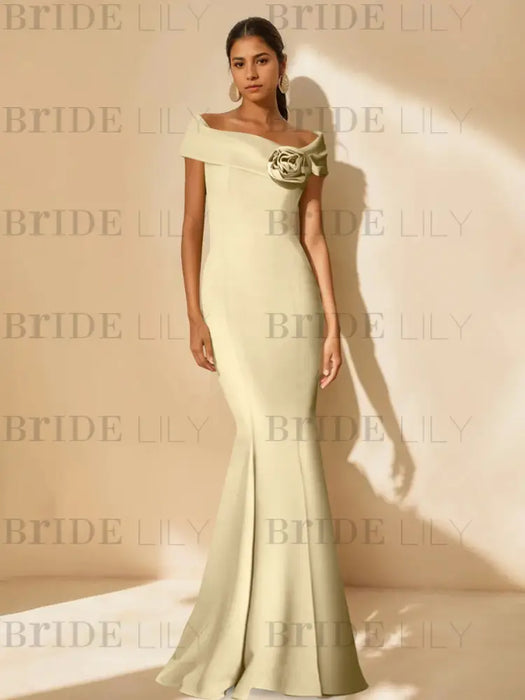 Minimalist Off-the-Shoulder Mother of the Bride Dresses in Trumpet/Mermaid Style with Detachable Flower