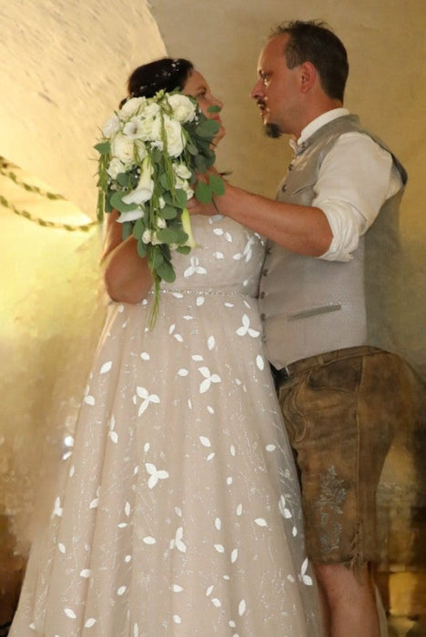 Beautiful Sleeveless Aline Wedding Dress Plus Size with Sash Floral Lace Tulle Bridal Gown