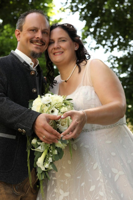 Beautiful Sleeveless Aline Wedding Dress Plus Size with Sash Floral Lace Tulle Bridal Gown