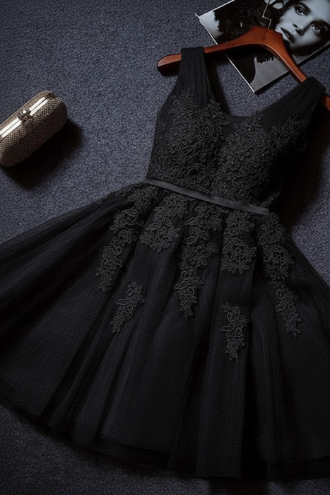 Black Cute V Neck Sleeveless Appliques Tulle Homecoming Gown A Line Short Prom Dress
