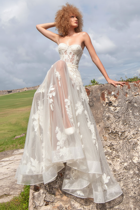 Ivory Wedding Dresses A-Line Floor-Length Strapless Neck Sleeveless Lace Bridal Gown