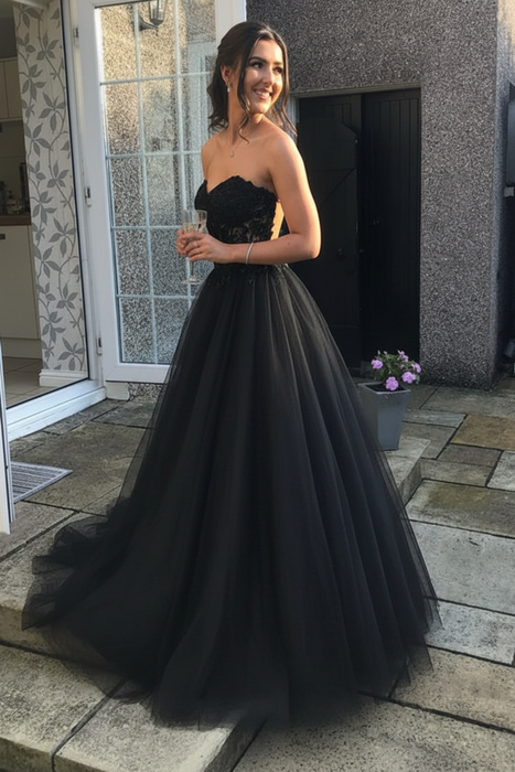 Black Sweetheart Neck Open Back Lace Long Prom Dresses