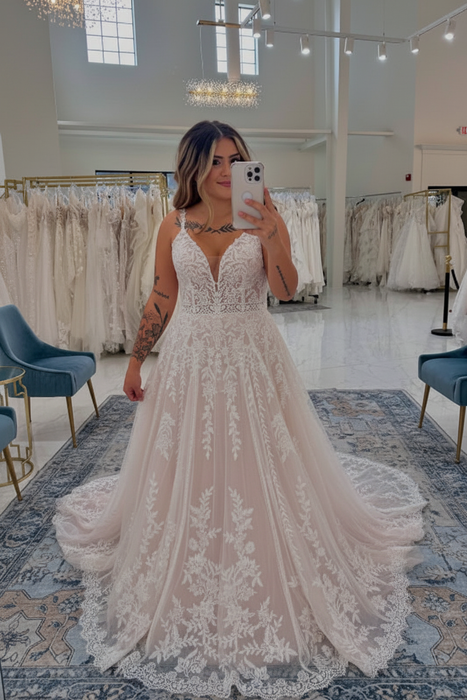 Blushing Pink Spaghetti Straps Open Back Appliques Lace A-Line Wedding Dresses 