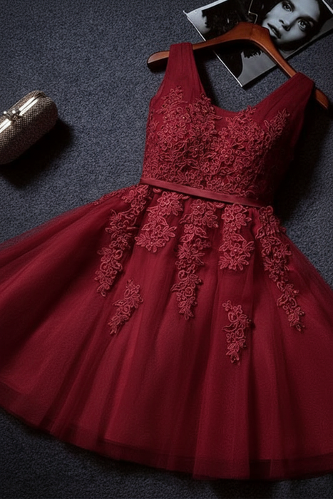 Burgundy Cute V Neck Sleeveless Appliques Tulle Homecoming Gown A Line Short Prom Dress