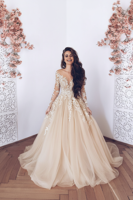Romantic Vintage Long Sleeve Lace Wedding Dress with Train