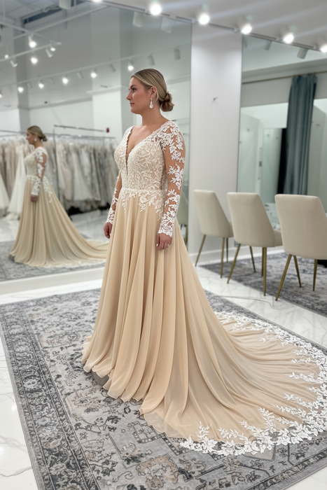 Champagne V-neck Open Back Appliques Lace A-Line Wedding Dresses Long Sleeve