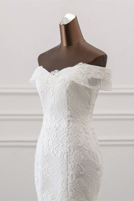 Elegant Off-The-Shoulder Mermaid Wedding Gown Featuring Tulle Lace