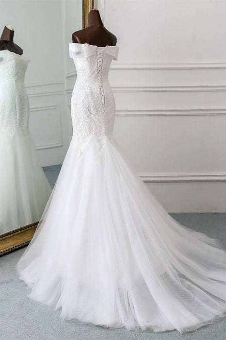 Elegant Off-The-Shoulder Mermaid Wedding Gown Featuring Tulle Lace