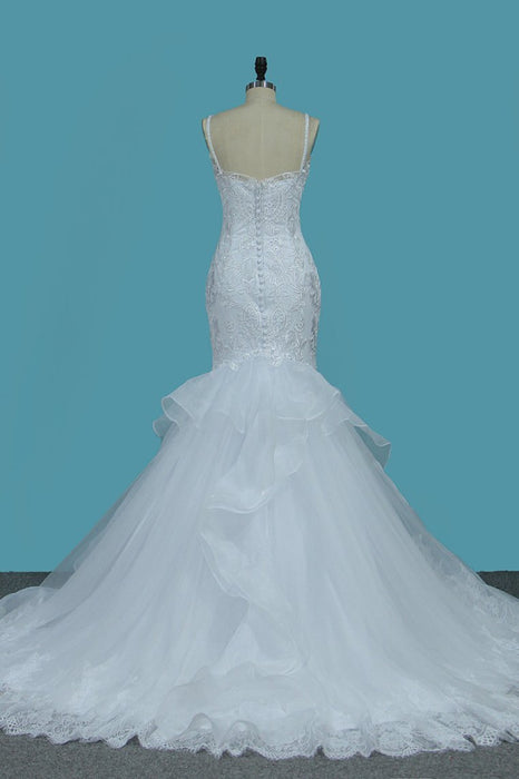 Elegant Spaghetti-Straps Mermaid Wedding Dress in Tulle with Backless Design and Lace Appliques