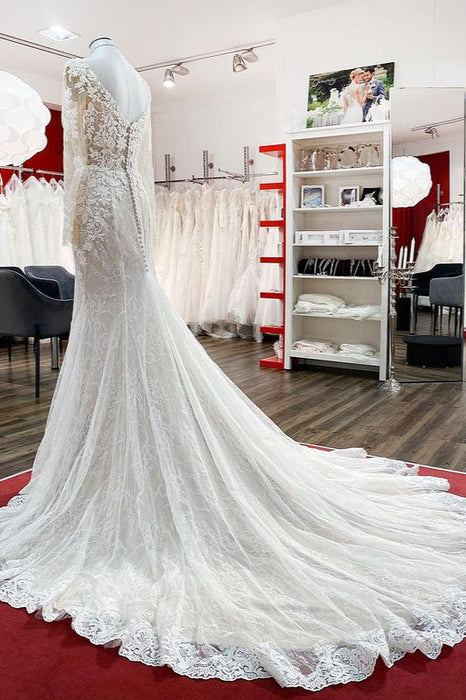 Elegant Sweetheart Mermaid Lace Bridal Gown with Long Sleeves and Tulle