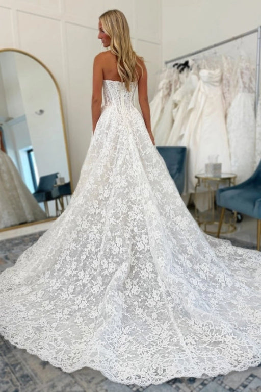 Elegant Sweetheart Tulle Aline Wedding Dress with Appliques