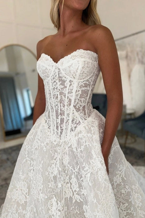 Elegant Sweetheart Tulle Aline Wedding Dress with Appliques