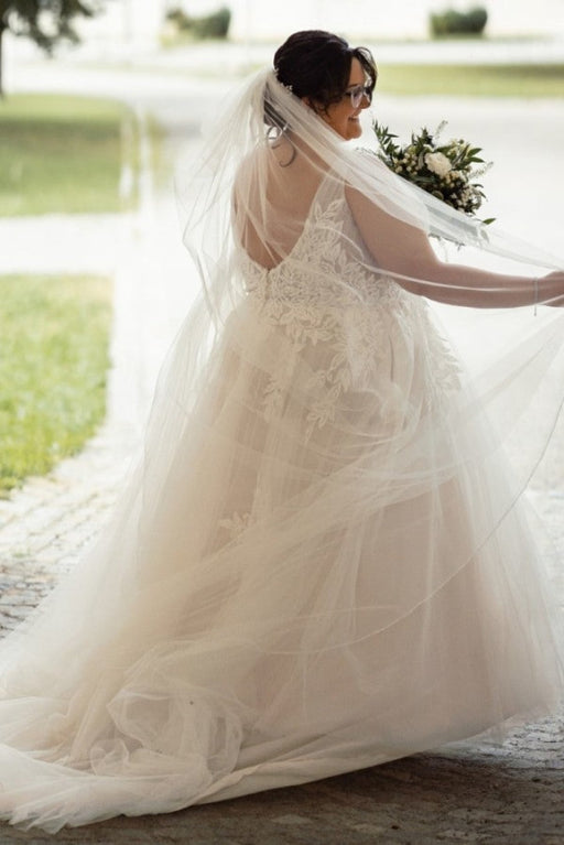 Elegant Tulle Lace Wedding Dresses Aline Appliques Plus Size Bridal Dress