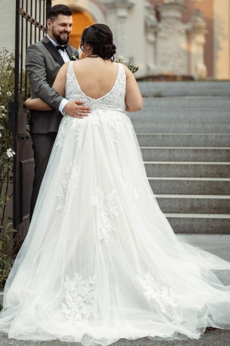 Elegant Tulle Lace Wedding Dresses Aline Appliques Plus Size Bridal Dress