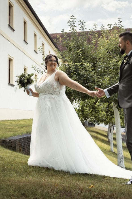 Elegant Tulle Lace Wedding Dresses Aline Appliques Plus Size Bridal Dress