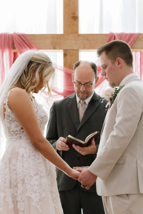 Elegant V neck Ivory Aline Wedding Dress Sleeveless Tulle Lace Bridal Dress