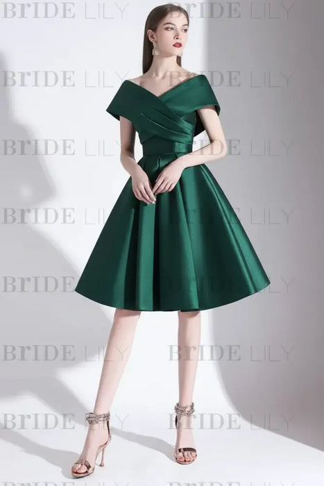 Emerald Green A-Line V-Neck Knee-Length Short Sleeves Pleated Satin Cocktail Dress 