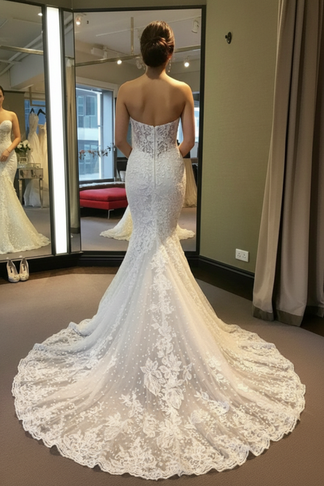 Gorgeous Strapless Mermaid Backless White Lace Wedding Dresses 