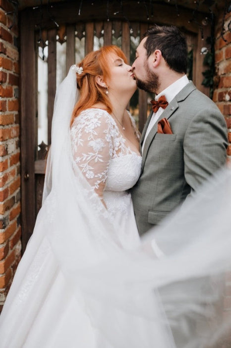 Gorgeous Tulle Lace Aline Wedding Dress Long Sleeves with Appliques