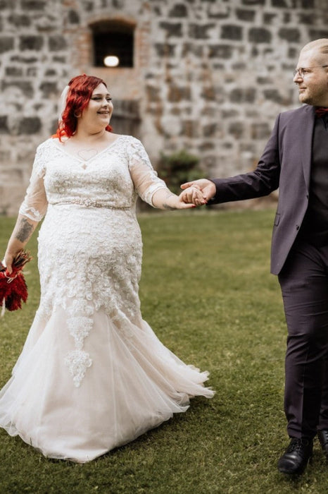 Half Sleeves Mermaid Wedding Dress Plus Size V-neck Tulle Lace Bridal Gown