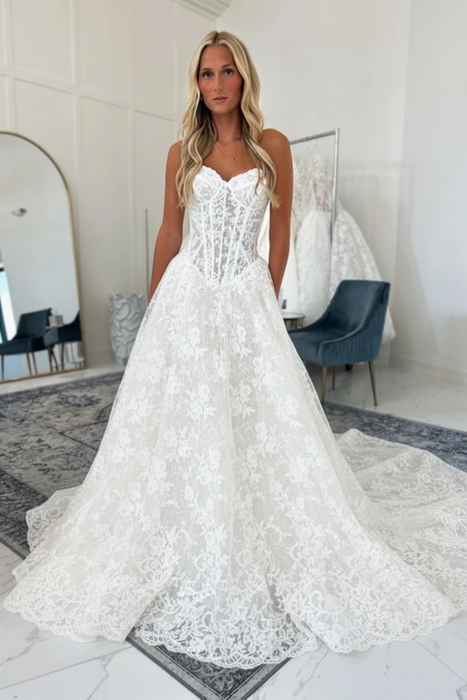 Ivory Elegant Sweetheart Tulle Aline Wedding Dress with Appliques