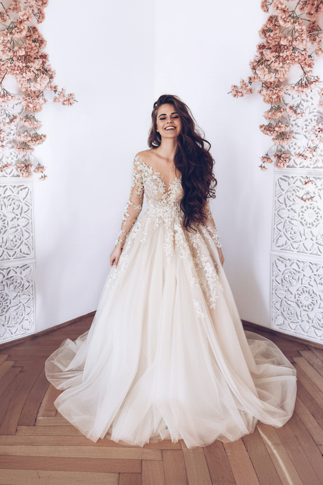 Romantic Vintage Long Sleeve Lace Wedding Dress with Train