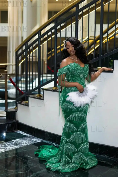 Luxury Off-the-Shoulder Sequins Prom Dress Mermaid Beadings Evening Gown with Tassels Green