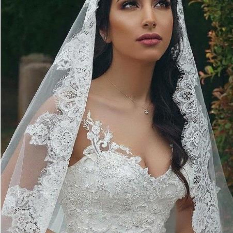 One Layer Wedding Veil with Lace Edge-Bridelily