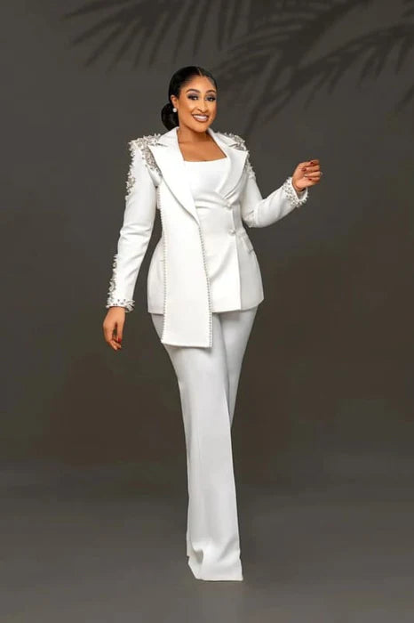 How to Choose the perfect professional suit for Women