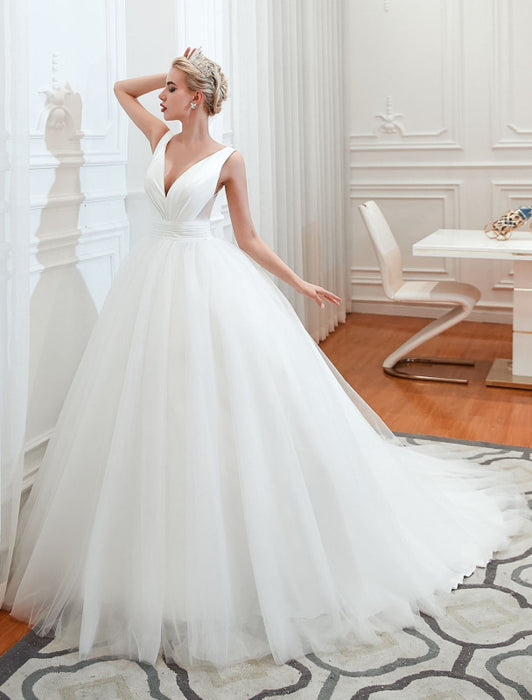 Princess Wedding Dress 2021 Ball Gown V Neck Sleeveless Natural Waist Court Train Bridal Gowns