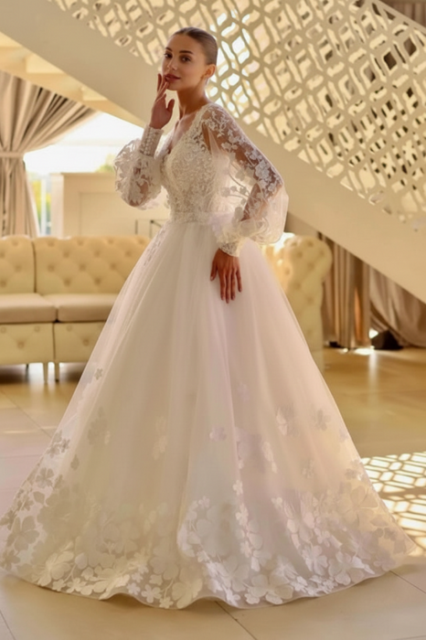 Romantic Lace Appliques Aline Wedding Dress Tulle Champagne with Long Sleeves