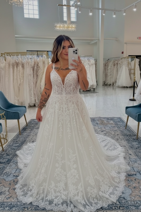 Spaghetti Straps Open Back Appliques Lace A-Line Wedding Dresses