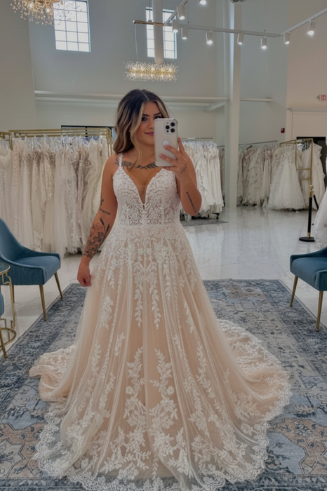 Spaghetti Straps Open Back Appliques Lace A-Line Wedding Dresses