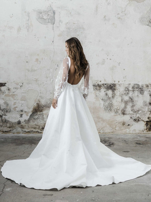 Square Neck A-Line Wedding Dress Long Sleeves with Split Front-Bridelily Square Neck A-Line Wedding Dress Long Sleeves with Split Front-Bridelily