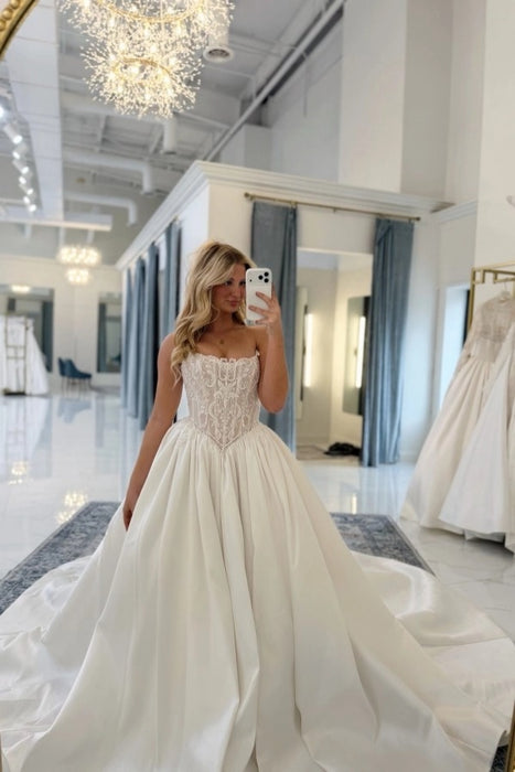 Elegant Strapless Satin Princess Wedding Dress Beadings Corset Bridal Gown with Lace