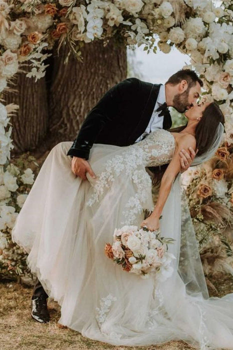 Sweetheart A-Line Wedding Dress with Lace Appliques in Tulle