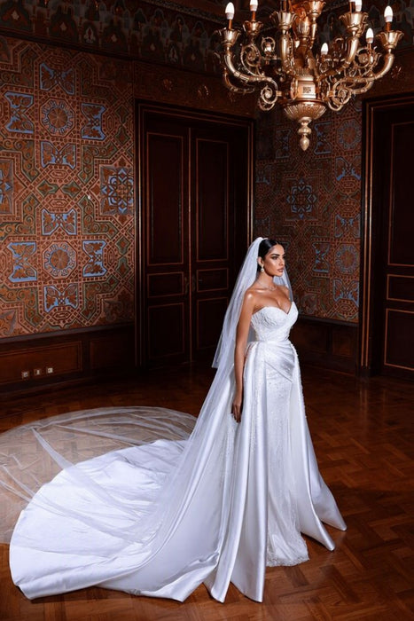 Sweetheart Beading Wedding Dress Sleeveless Satin Bridal Dress with Detachable Train