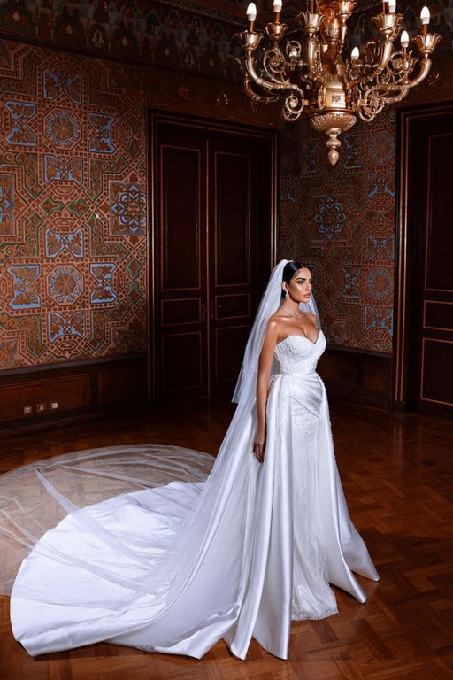 Sweetheart Beading Wedding Dress Sleeveless Satin Bridal Dress with Detachable Train