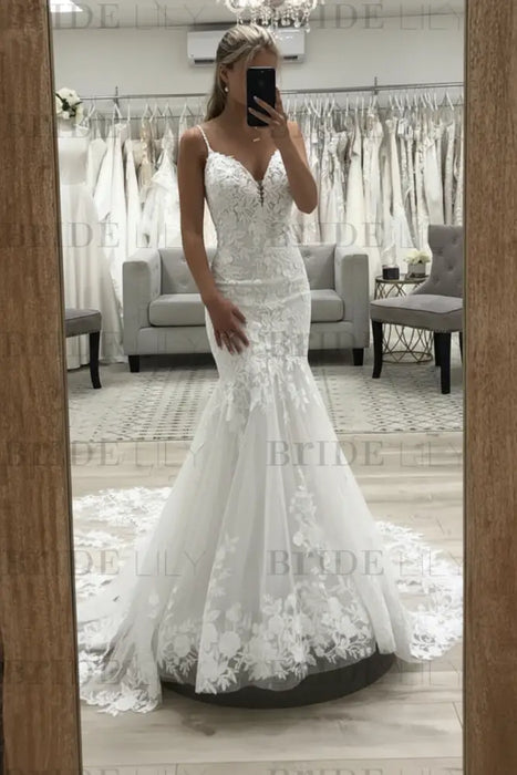 White V Neck Mermaid Lace Wedding Dresses Sleeveless
