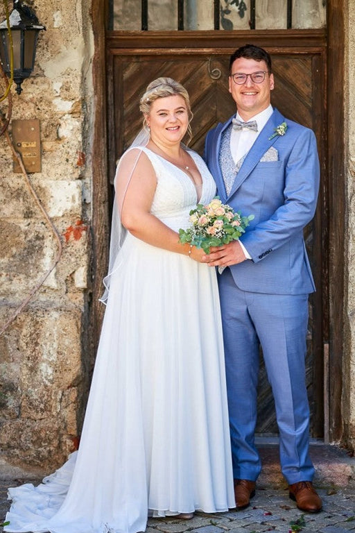 Elegant V-neck Simple Chiffon Wedding Dress Aline Sleeveless Bridal Dress