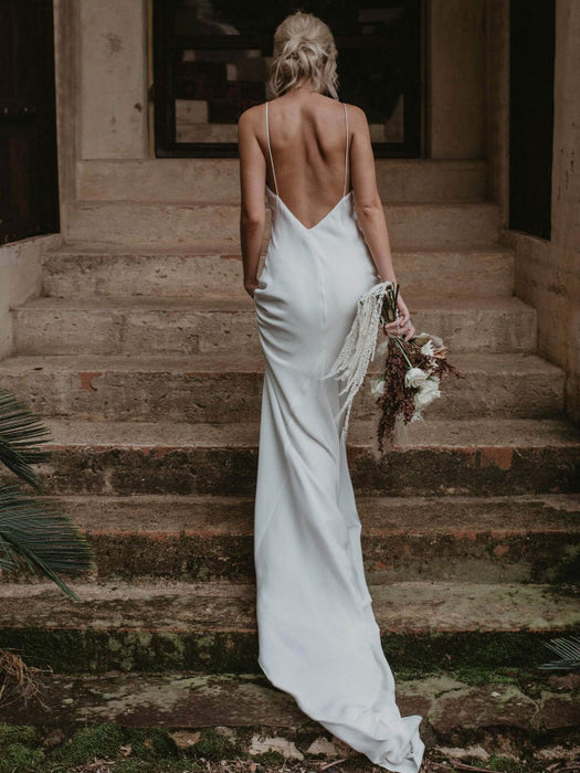White Simple Wedding Dress With Train Sheath V-Neck Spaghetti Straps Sleeveless Natural Waist Backless Long Bridal Dresses
