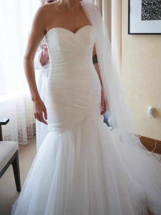 Wedding Dress Sweetheart Neck Sleeveless Natural Waist Pleated Court Train Bridal Gowns