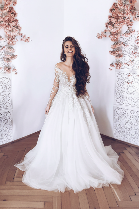 Romantic Vintage Long Sleeve Lace Wedding Dress with Train