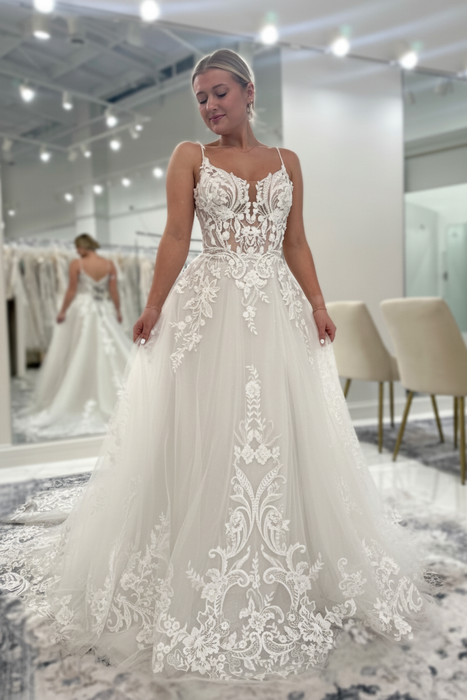White Sweetheart Spaghetti Straps Appliques Lace A-Line Wedding Dresses