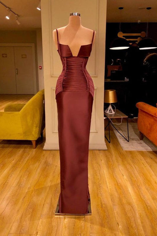 Chic Wine Red Mermaid Prom Gown with Spaghetti Straps and V-Neck