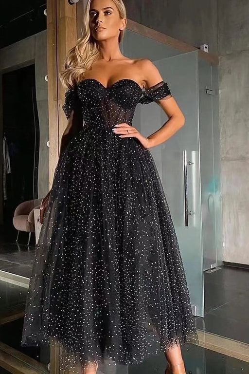 Off-The-Shoulder Sweetheart A-Line Beads Prom Dress With Tulle in Black